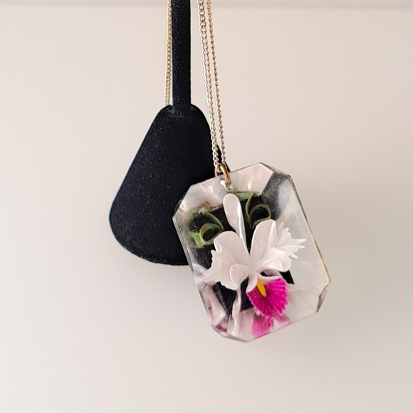 Vintage Mid-Century Lucite Orchid Matching Necklace & Earrings - Picture 4 of 11